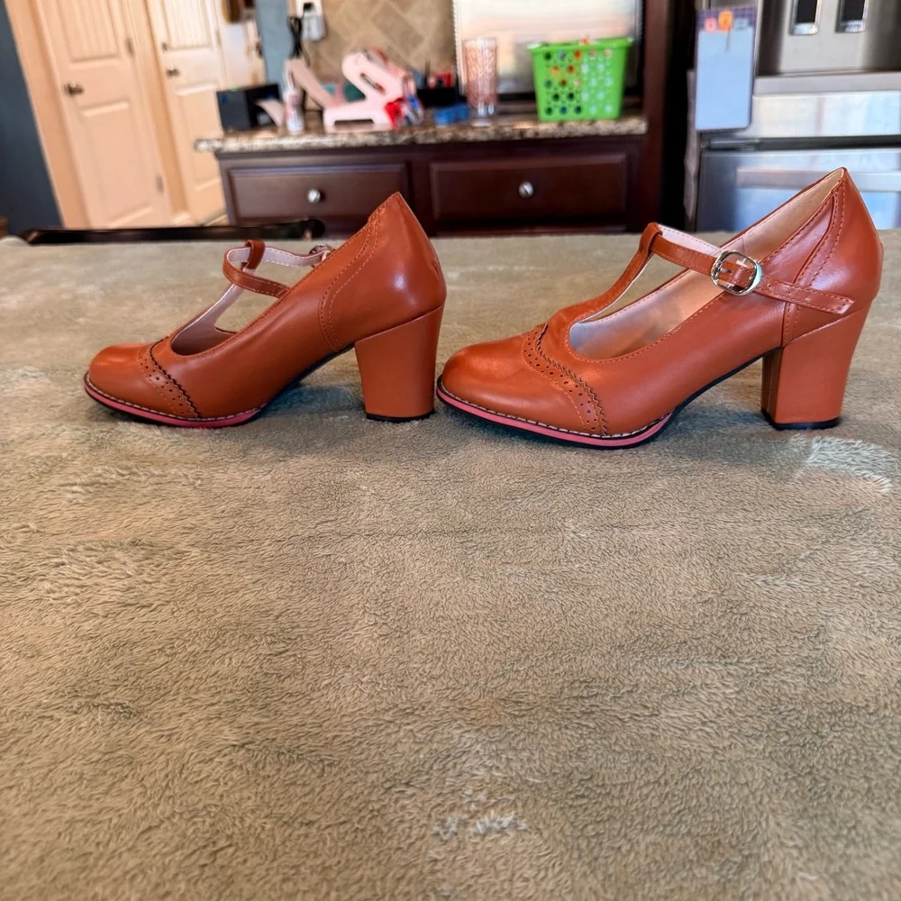 T-Strap Brogue Flats in women’s size 8 new no box - Picture 3 of 14